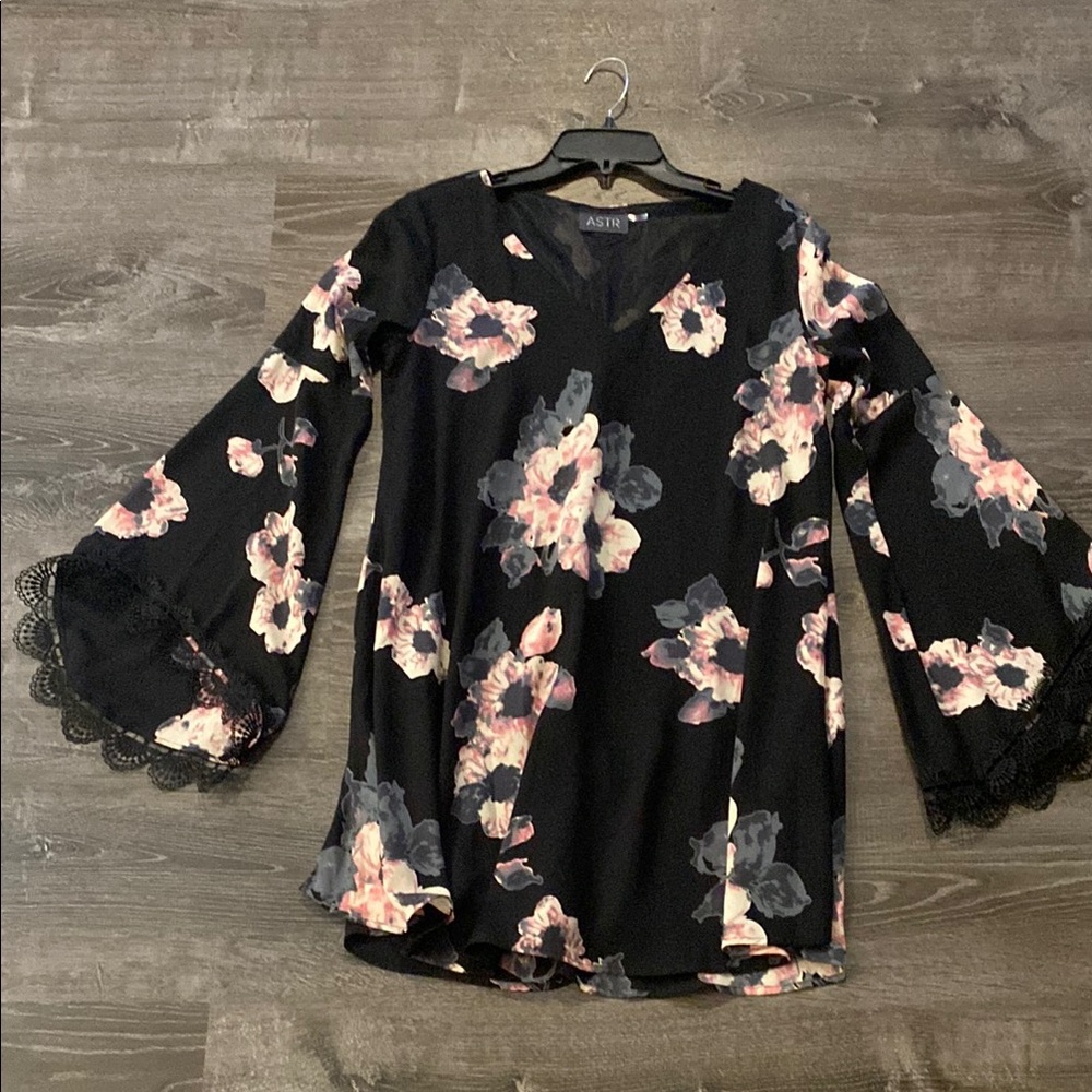 ‼️ASTR Women's Black Floral Top